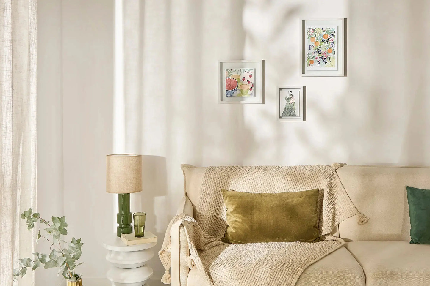 3 Cadres bi-verre MDF blanc sur un mur